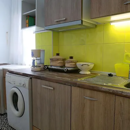 Апартаменти Vintage 1930's Flat In The Center Of *
